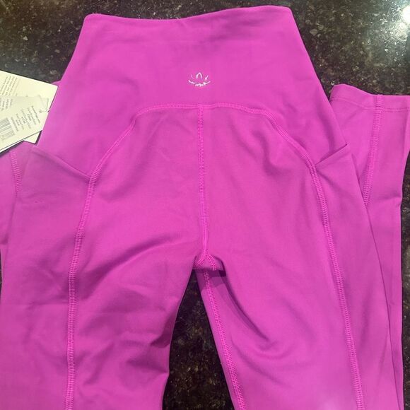 BEYOND YOGA Powerbeyond Strive High Waisted Midi Legging - Picture 5 of 7